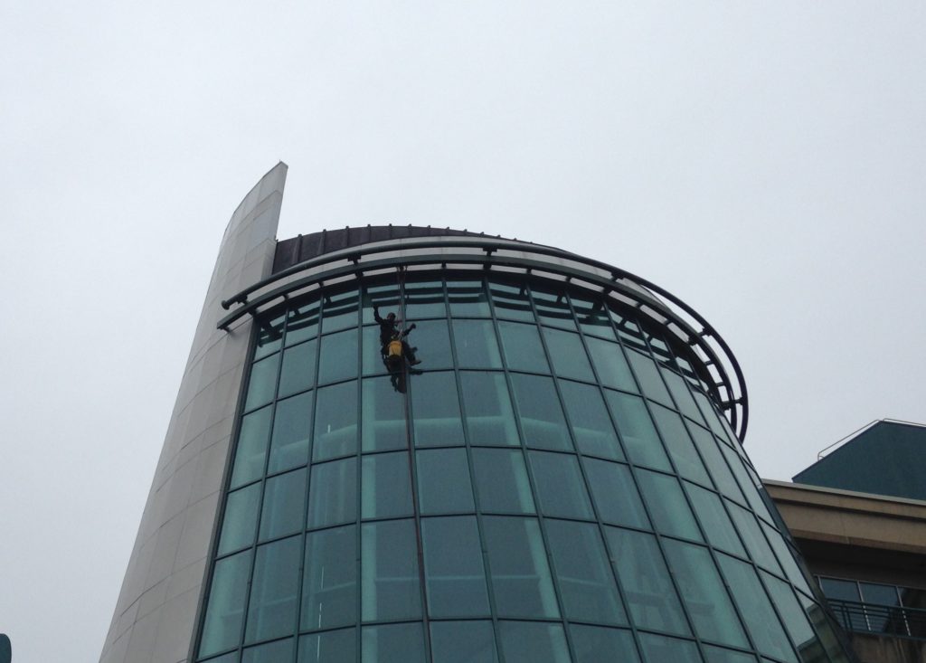 Window Cleaning Tech